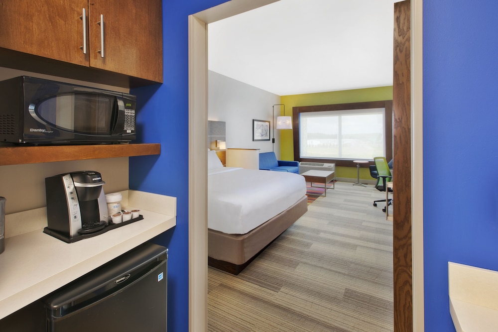 Holiday Inn Express & Suites South Hill by IHG - photo 11