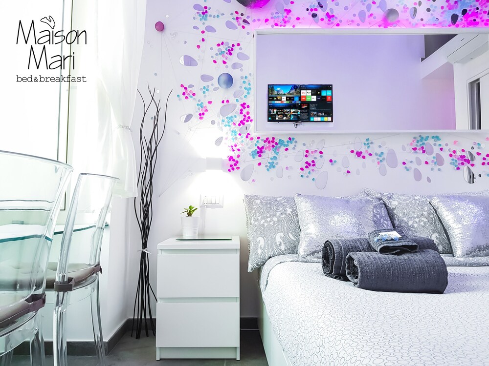 B&B Maison Mari — 4-Star Luxury Hotel in Naples, Italy