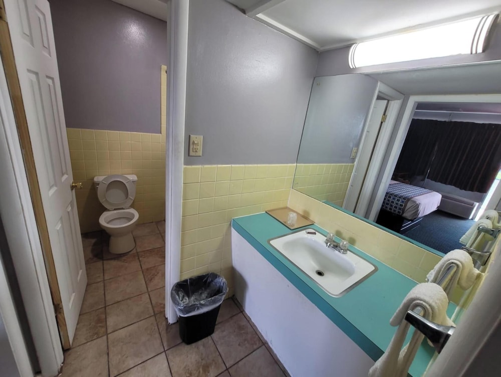 Lamplighter Inn By OYO Independence - photo 56