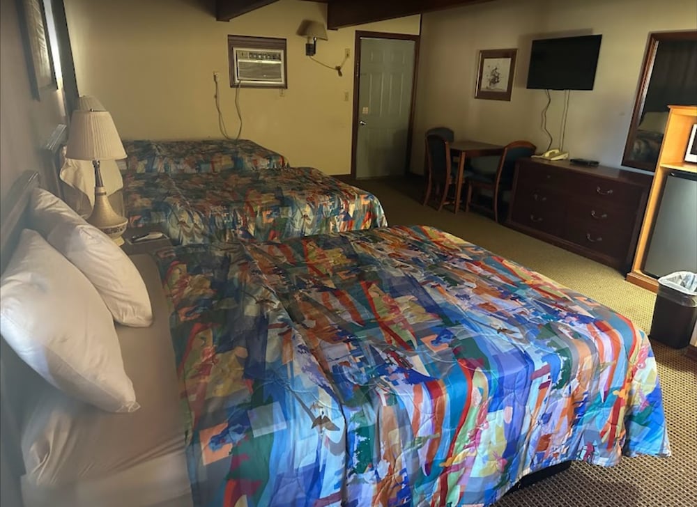 Love Hotels Western Holiday by OYO at Harlan Lake NE - photo 8