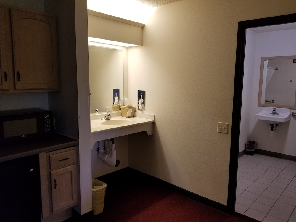 Bilmar Inn & Suites Dell Rapids Near Sioux Falls - photo 65