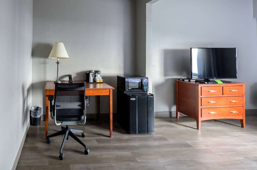 La Quinta Inn & Suites by Wyndham New Haven - photo 23