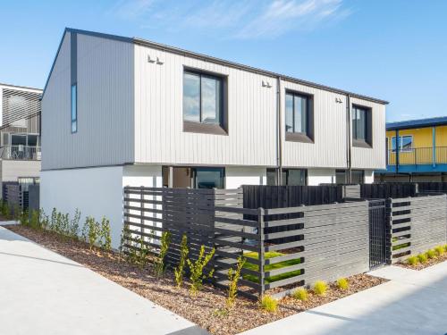 CBD 2 Bed 2 Bath With Free Parking — 4-Star Luxury Hotel in Christchurch, New Zealand