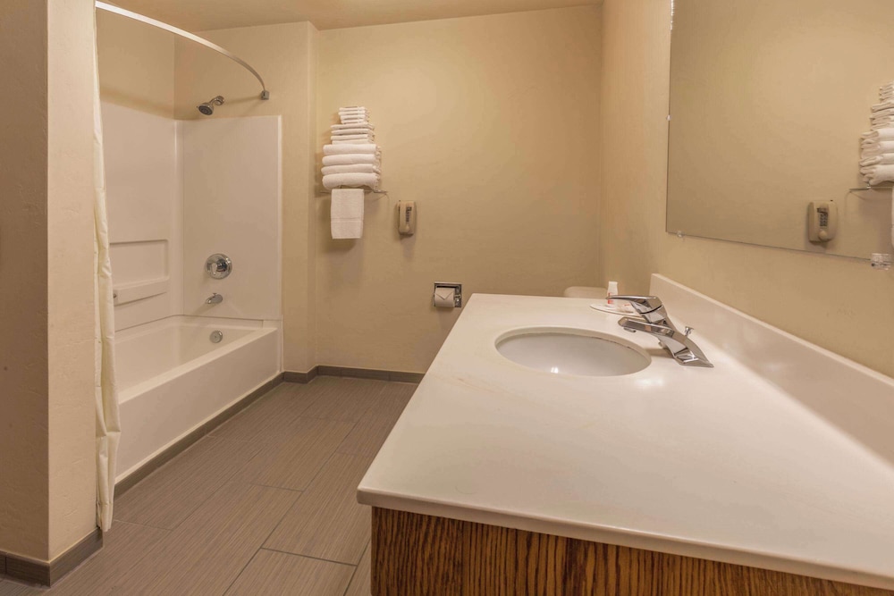 Super 8 by Wyndham Woodburn - photo 19
