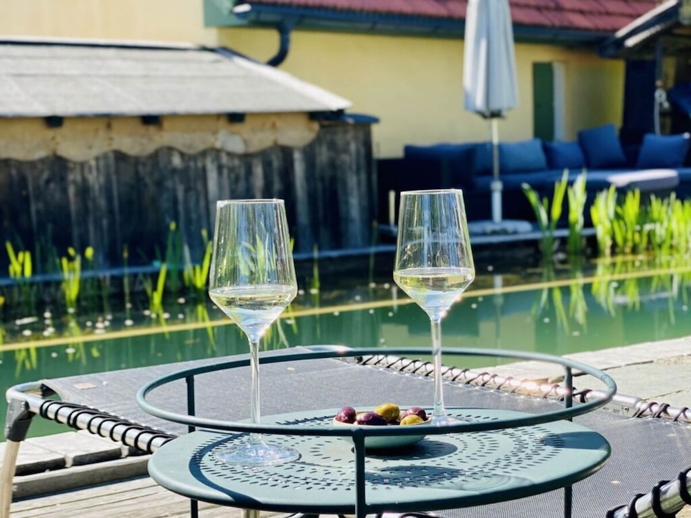 Gezellige Cottage — 4-Star Luxury Hotel in Tuerkenfeld, Germany