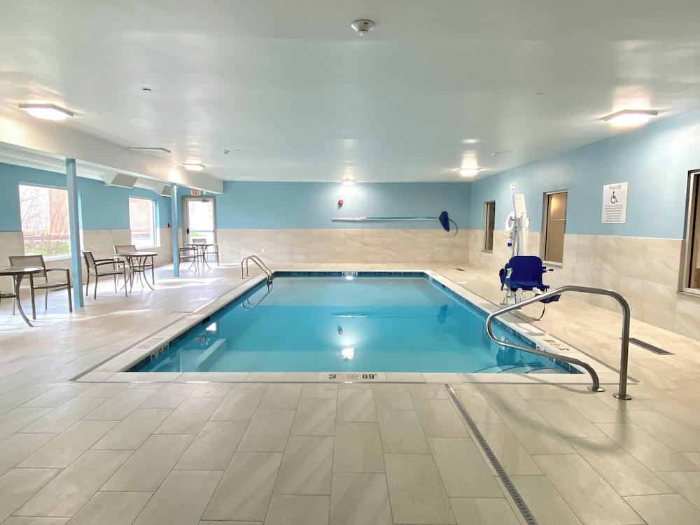 Holiday Inn Express and Suites Elyria - photo 14