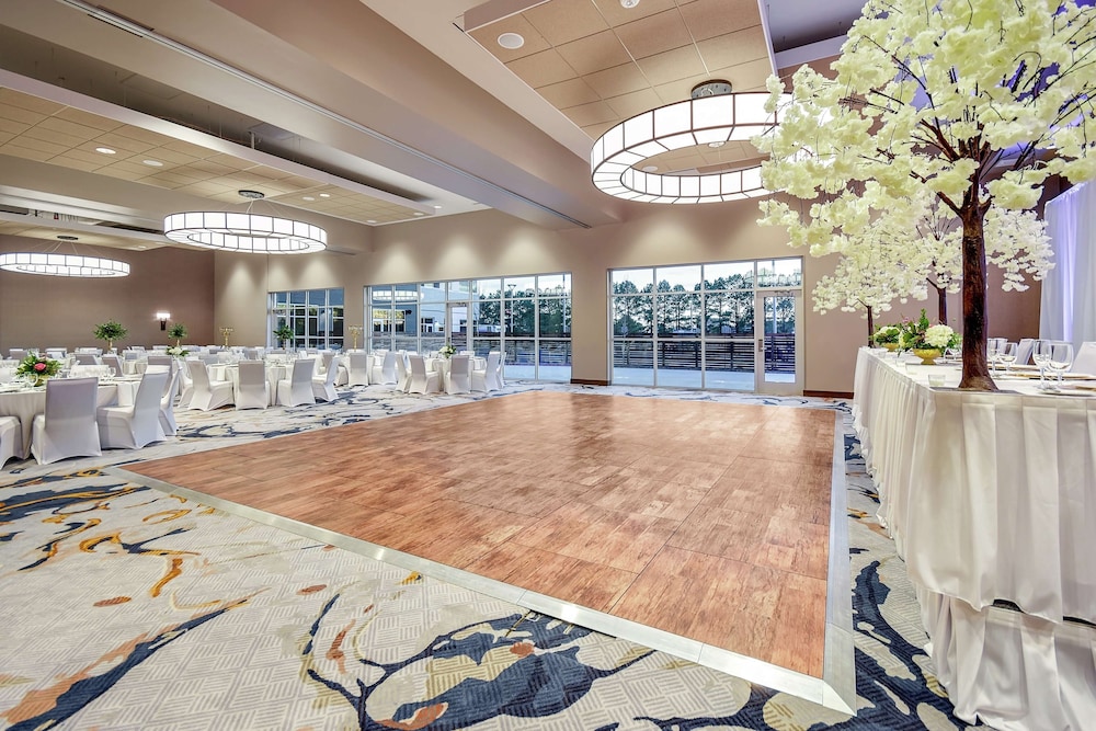 Embassy Suites by Hilton Jonesboro Red Wolf Convention Center - photo 51