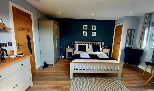 Stylish coastal retreat in St Ives with parking — 4-Star Luxury Hotel in St Ives, United Kingdom