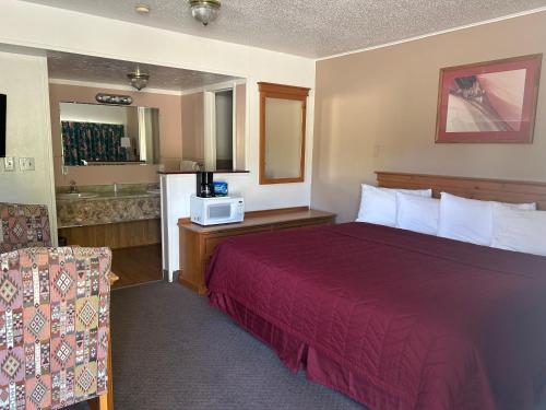 Redwood Arms Motel - photo 23