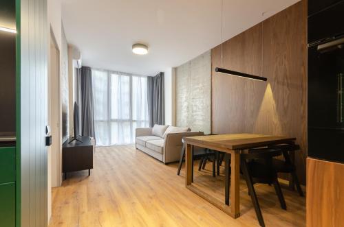 НА ВИДАЛЕННЯ 10 230 in RC Yaroslaviv Grad Bulvarno Kudriavska 17 Petrovdom Apartments — 4-Star Luxury Hotel in Kyiv, Ukraine