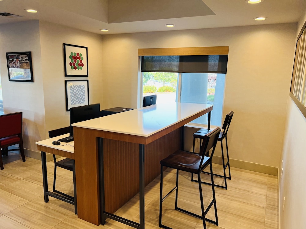 Holiday Inn Express & Suites Salinas by IHG - photo 23