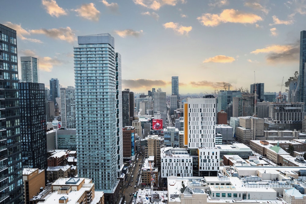 Toronto skyline suites - last minute hotel in Toronto