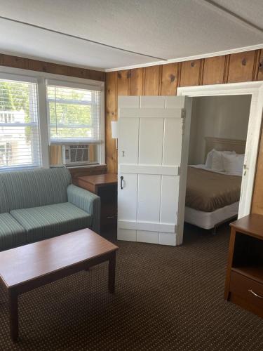 The Admiral Hotel Motel - photo 56