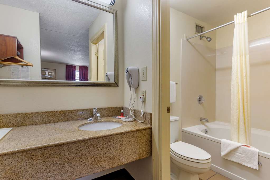 Econo Lodge Fayetteville I 95 - photo 19
