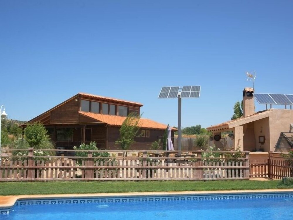 Casa Rural Mentesana — 4-Star Luxury Hotel in Villanueva De La Fuente, Spain