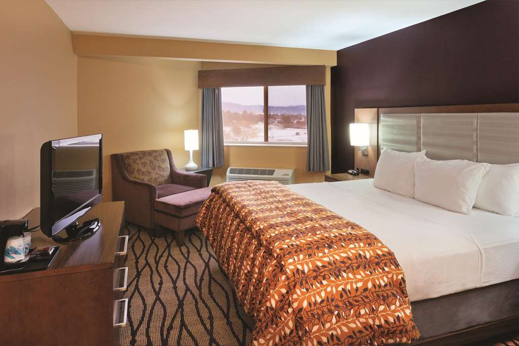 La Quinta Inn & Suites by Wyndham Butte - photo 15