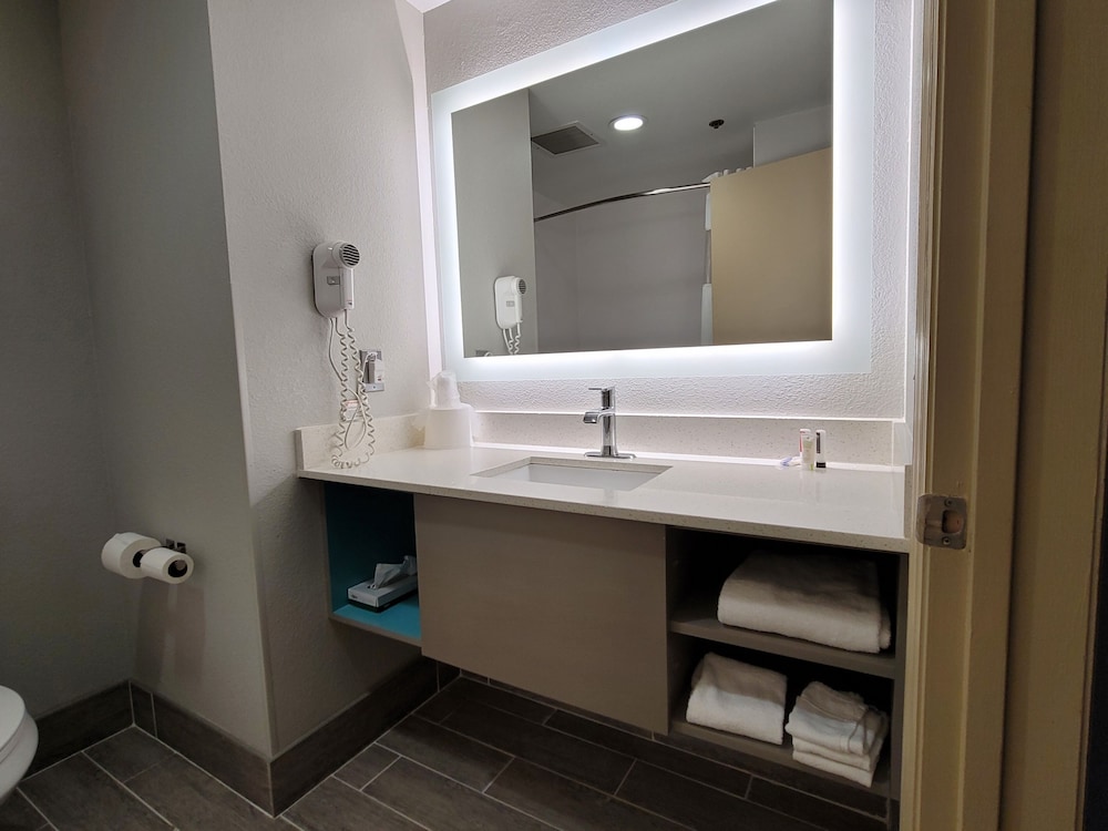 Clarion Pointe Franklin Nashville Area - photo 24