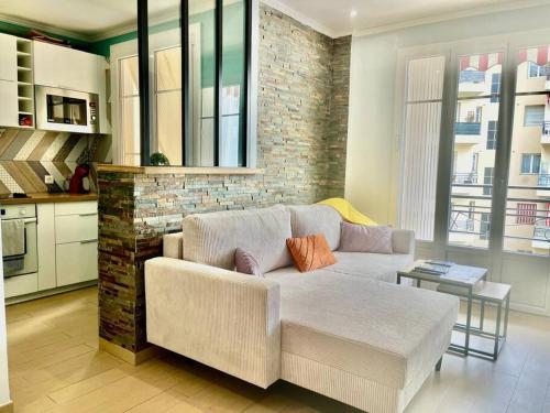 Merimee Yourhosthelper in Le Cannet, France