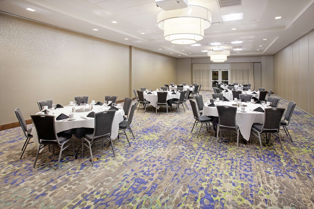 Hilton Garden Inn Omaha Aksarben Village - photo 35
