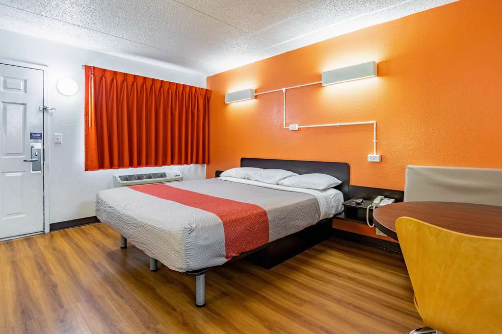 Motel 6 Joliet IL I 80 - photo 5