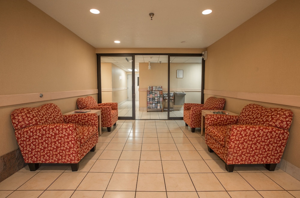 Bridgeway Inn & Suites Sublimity - photo 9