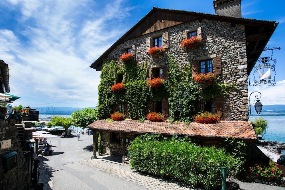 Hôtel Restaurant Du Port — hotel in Sciez