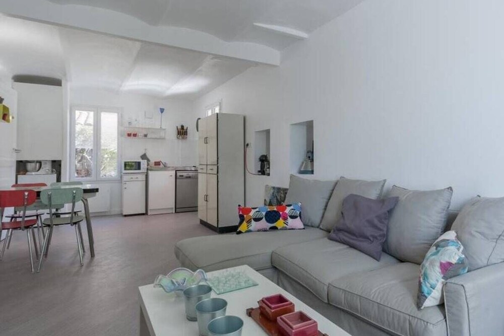 Cezanne superbe T3 Rénové Jardin parking in Aix-En-Provence, France