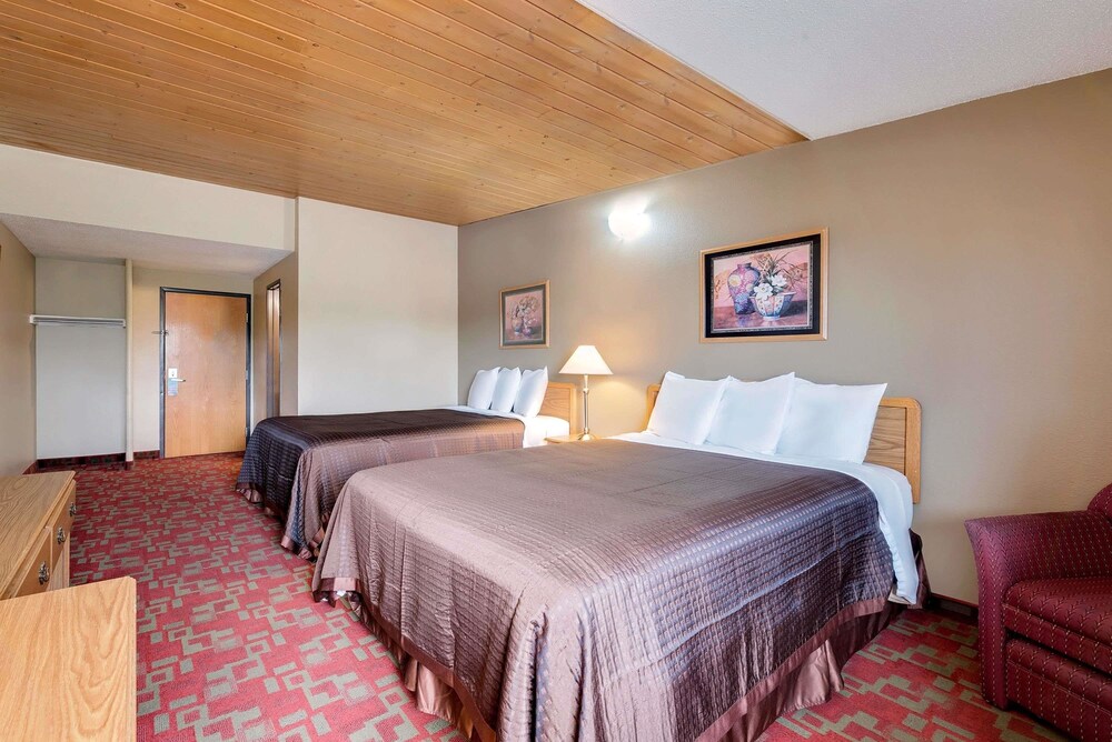 Travelodge Grand Forks - photo 16