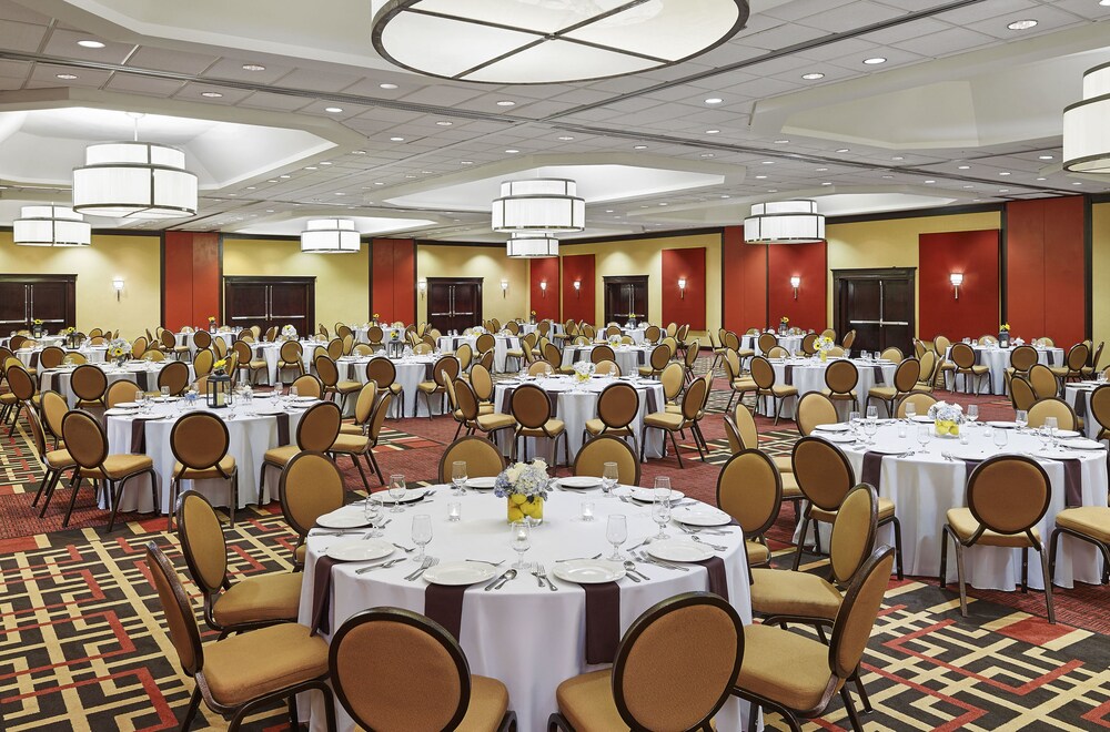 Sheraton Roanoke Hotel and Conference Center - photo 14