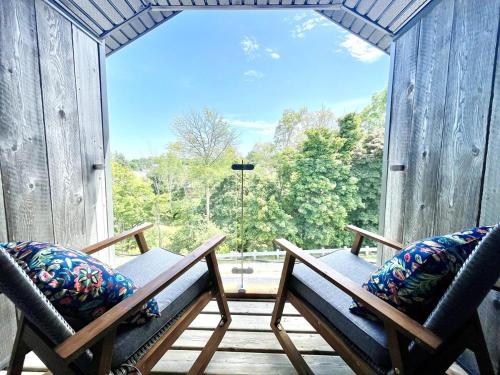 Paddle at Hills Meaford Penthouse 3rd Floor Suite w Deck & Balcony — 4-Star Luxury Hotel in Owen Sound, Canada