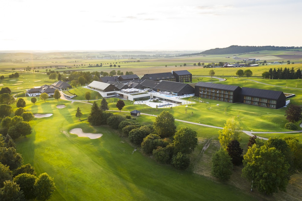 Der Öschberghof Golf Resort des Jahres — 5-Star Luxury Hotel in Donaueschingen, Germany