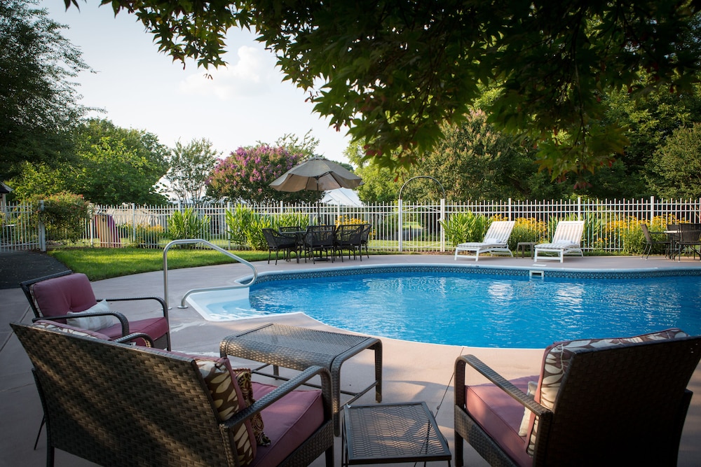 Burke Manor Inn & Pavilion - photo 32