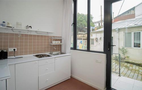 Cozy 1BR Apt In Heart of Old Tbilisi By Wehost