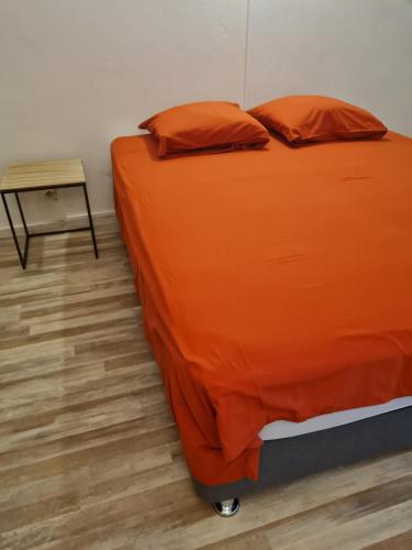 Chez moi vous êtes chez vous in Unknown City, Réunion