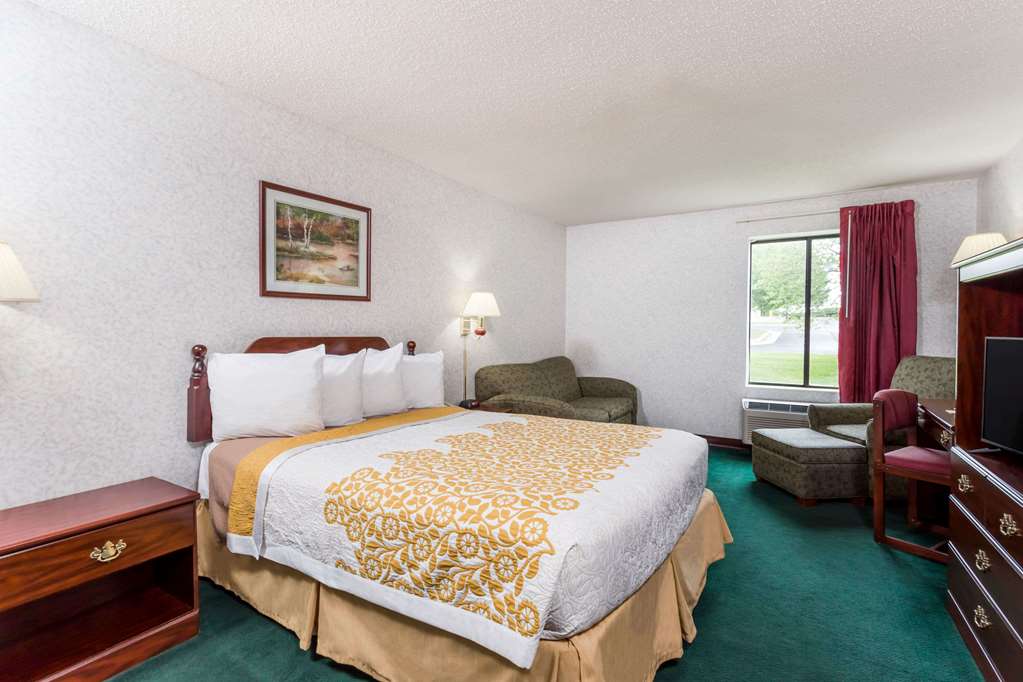 Days Inn by Wyndham Battlefield Rd Hwy 65 - photo 10