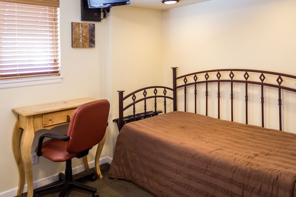 Charm Motel & Suites - photo 7