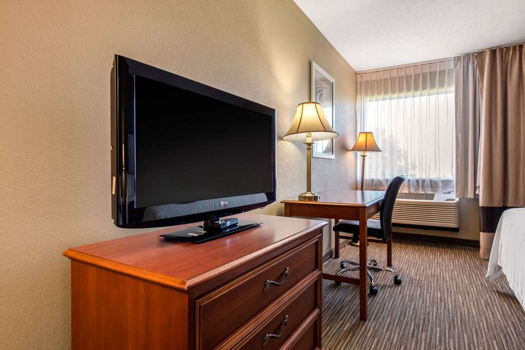 Quality Inn & Suites New Castle - photo 12