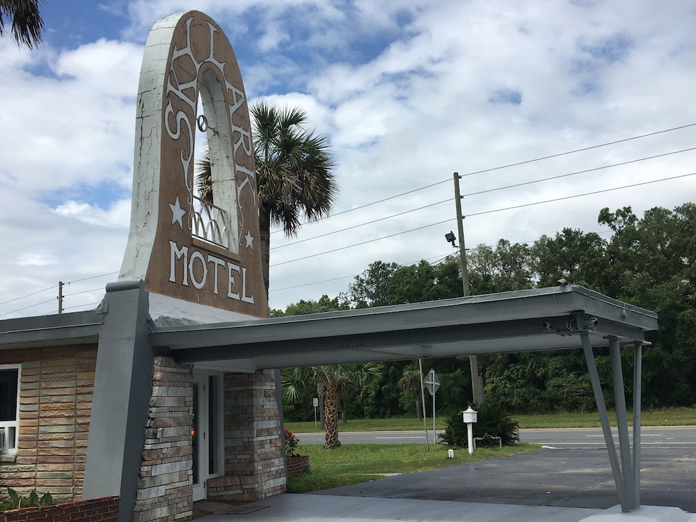 Skylark Motel - photo 29
