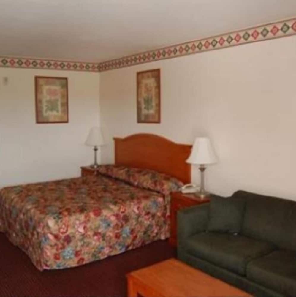 Express Inn and Suites - photo 12
