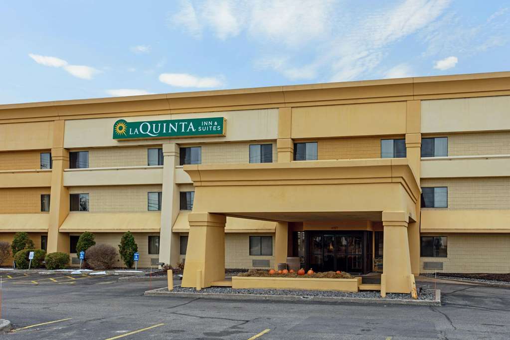 La Quinta Inn & Suites by Wyndham Stevens Point - photo 2