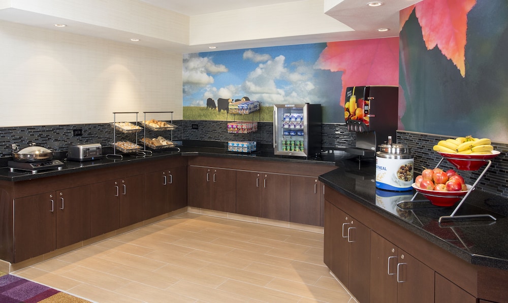 Fairfield Inn & Suites Peru - photo 18