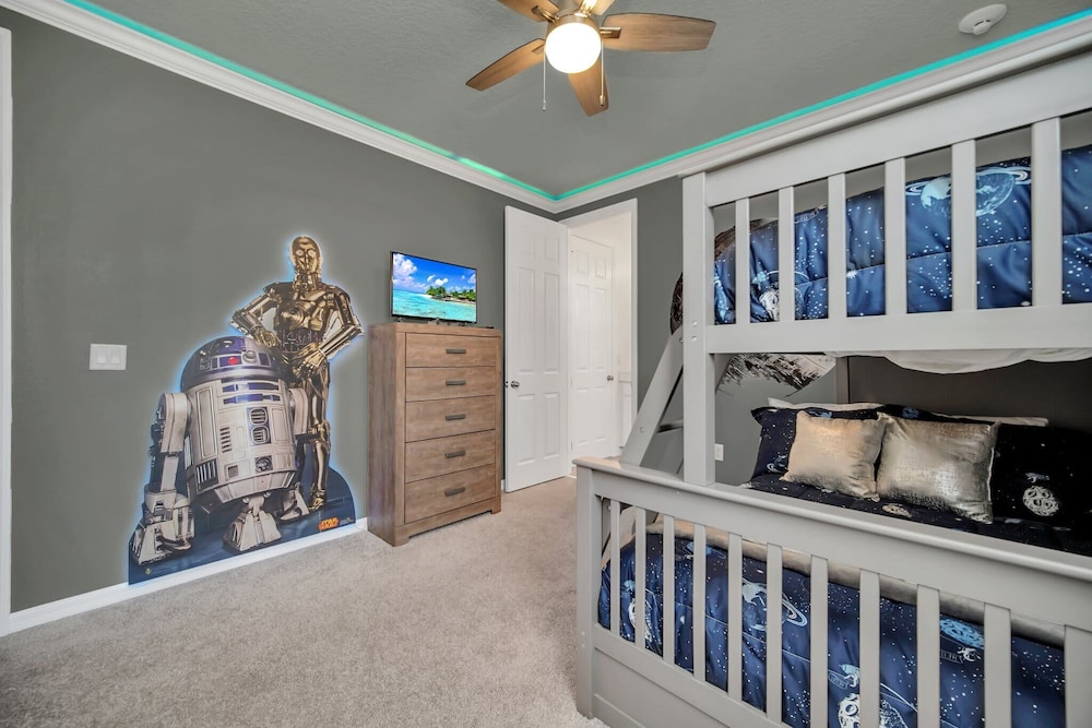 New Decor With Mickey Nemo Tinkerbell & Star Wars Rooms Private Pool and Game Room - photo 12