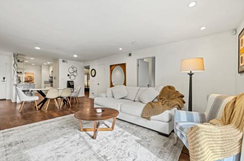Elegant Hollywood Retreat Spacious 2BR 2BA Condo with Resort Style Amenities in Los Angeles, United States