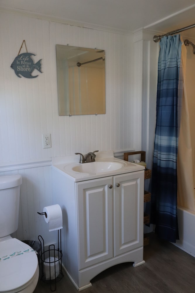 Mainsail Motel & Cottages - photo 18