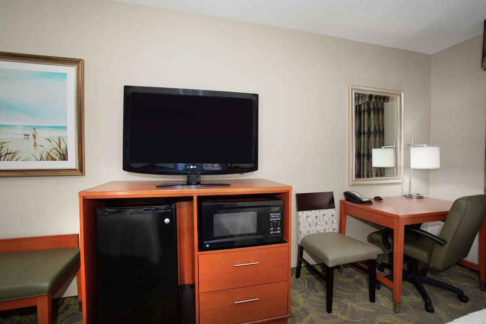 Hampton Inn and Suites Astoria - photo 5