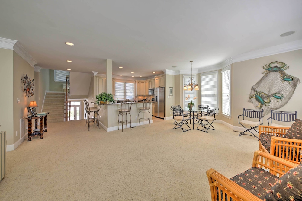 Manteo Waterfront Resort Home with 30 Ft Dock - photo 4