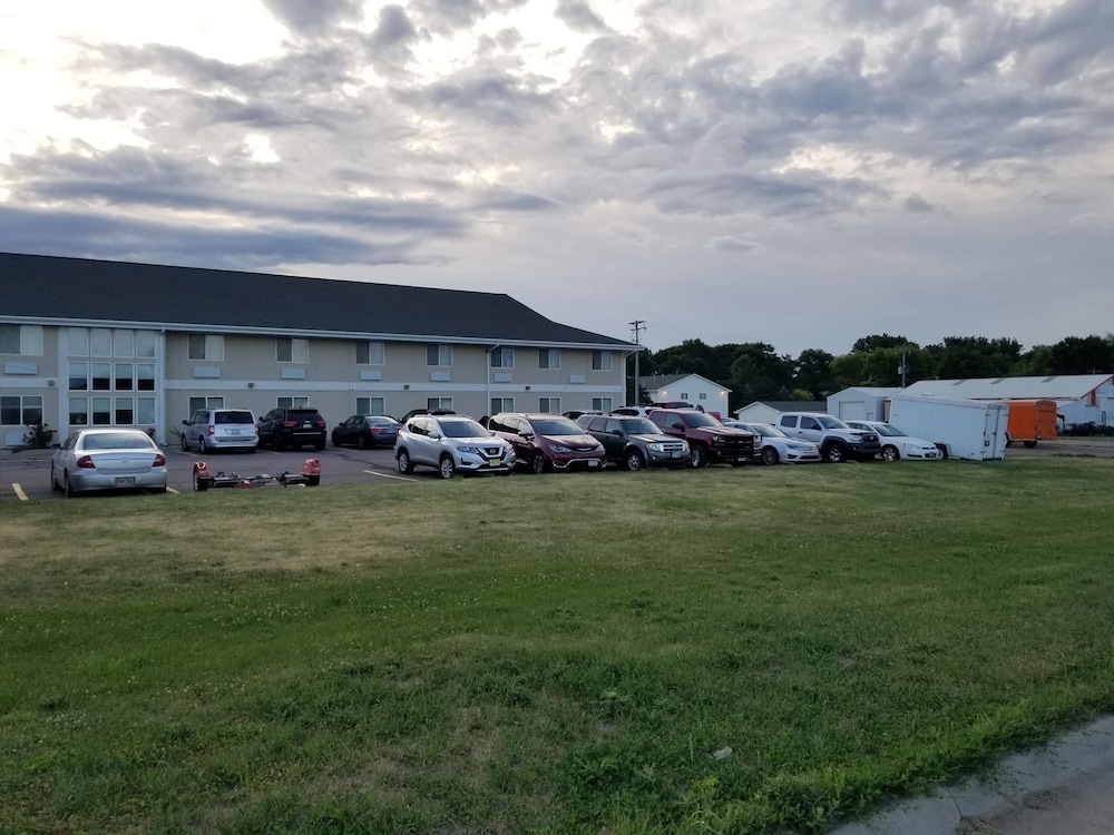 Bilmar Inn & Suites Dell Rapids Near Sioux Falls - photo 165