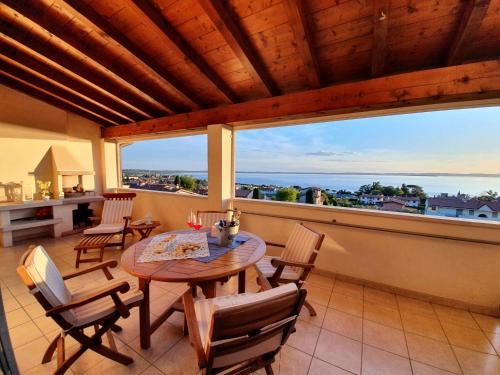 Apartment Perla Del Garda Regarda Travel — 4-Star Luxury Hotel in Lazise, Italy