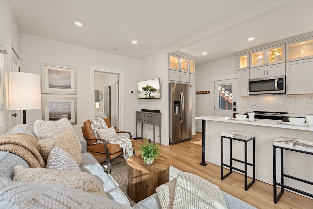 Chic Luxury Retreat in Old Town Walk Everywhere — 4-Star Luxury Hotel in Fort Collins, United States