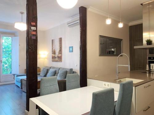 Apartamento en Atocha Madrid Centro AVE muy grande — 4-Star Luxury Hotel in Madrid, Spain